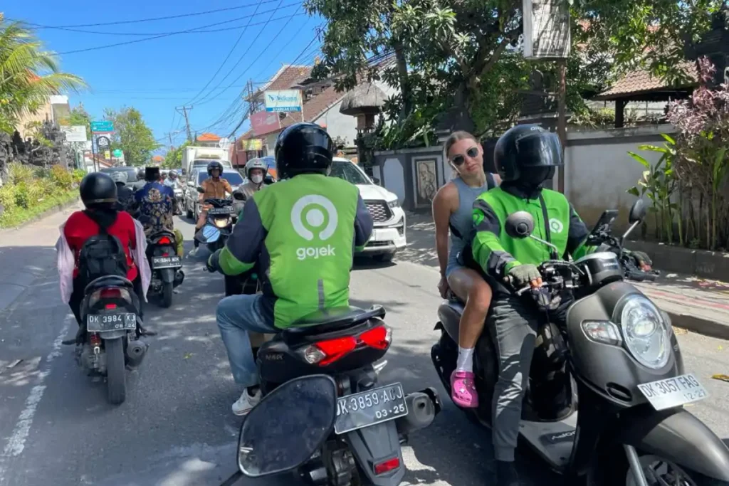 bali-gojek-driver
