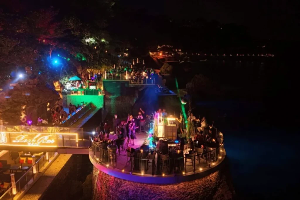 uluwatu-nightlife