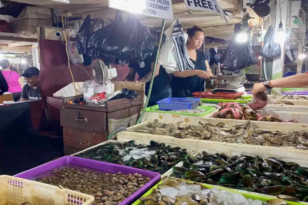 jimbaran-fish-market-clamp-oyster-stall