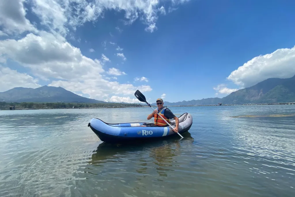 canoeing-in-lake-batur