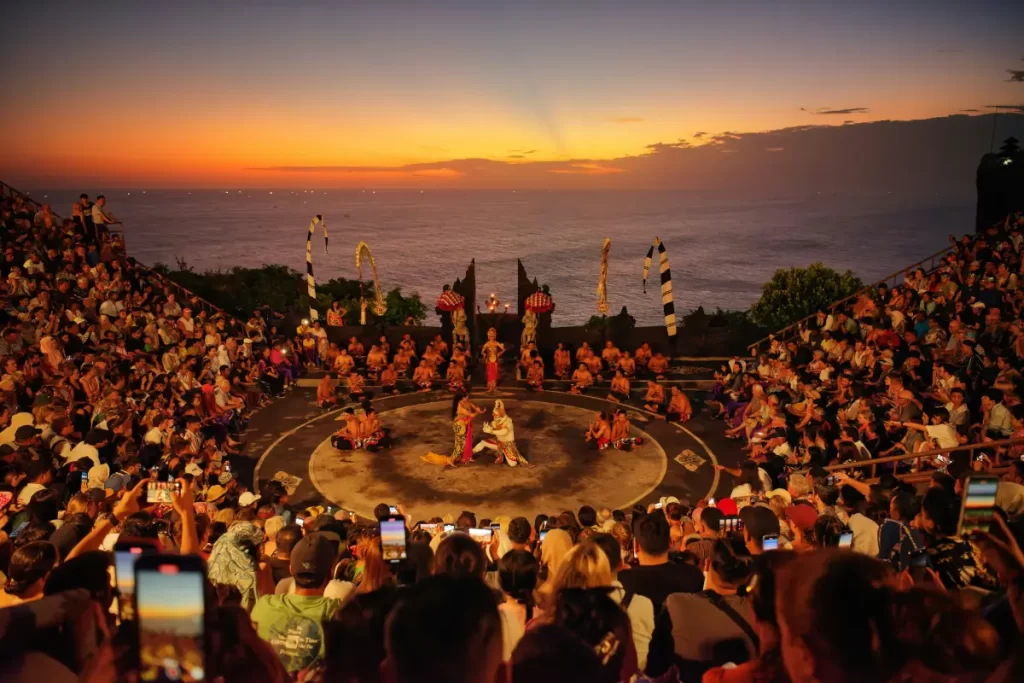 uluwatu-sunset-show
